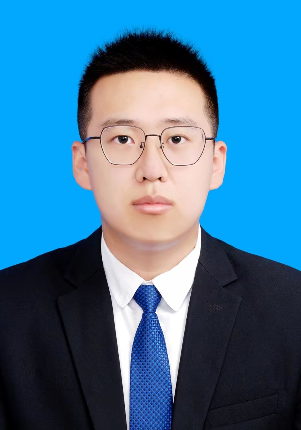 闫翔证件照